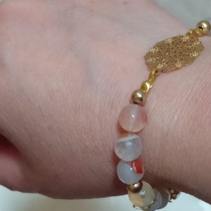 Pulsera de ágatas y conector de oro